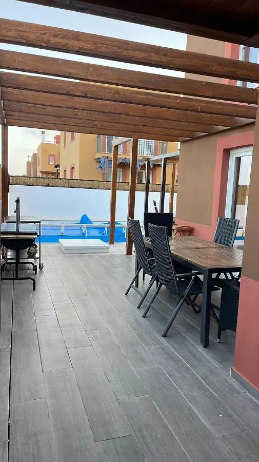 VILLA MARIE Agradable y tranquila MAISON con piscina Corralejo