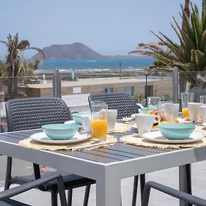 2 Beachfront By Holidays Apartamento